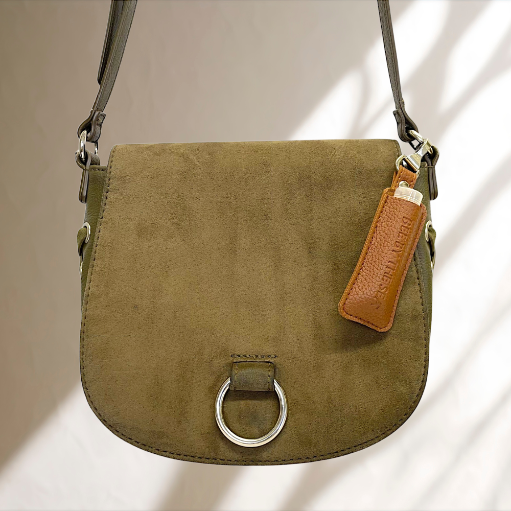 Bee-By-The-Sea-Branded-Lip-Clip-Dew-Melon-Lifestyle